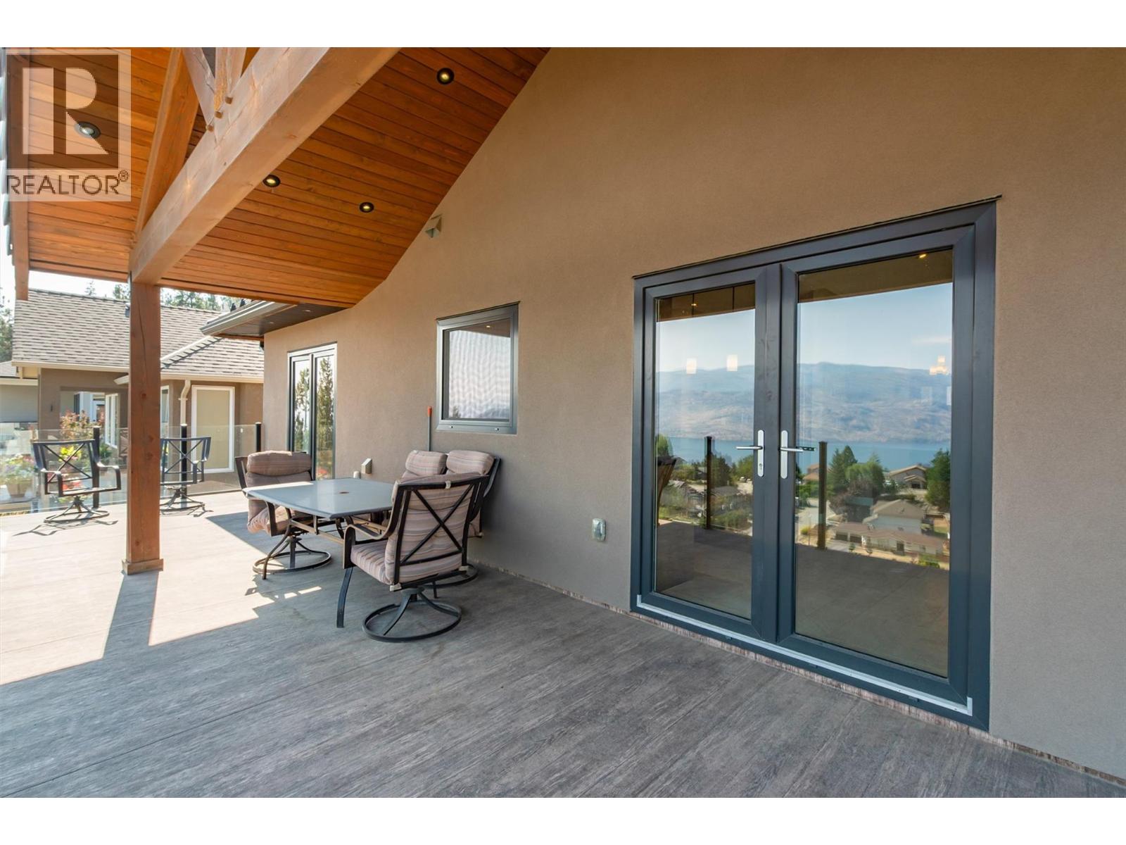 6172 Seymoure Avenue, Peachland