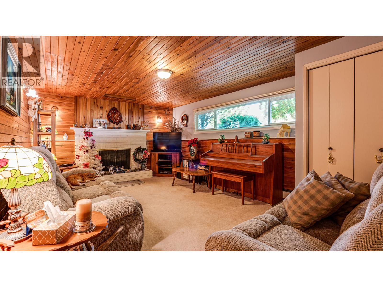 340 Lakeshore Drive - Image 12