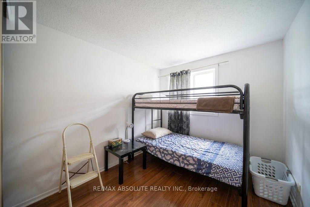 30 E SONNET CRESCENT - 14