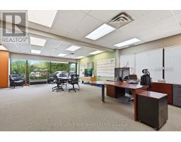 B1-b2 - 2212 Gladwin Crescent, Ottawa, ON K1B5N1 Photo 11