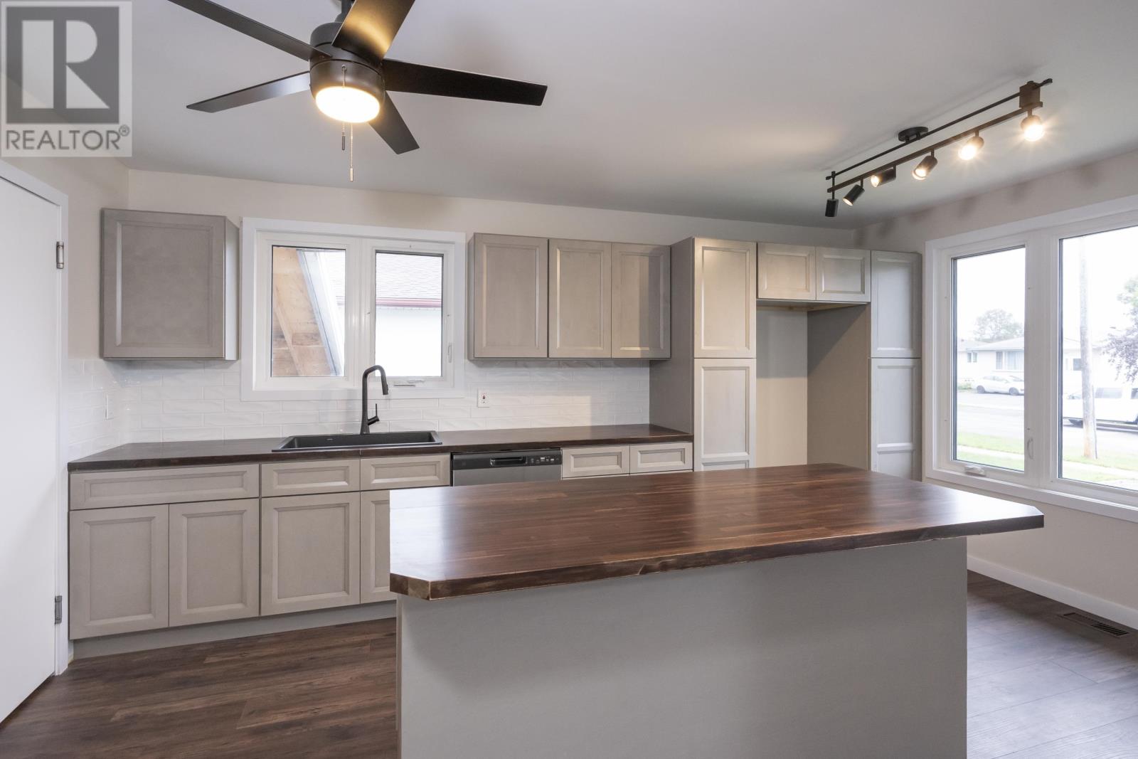 262 Sheridan Cres - Image 5