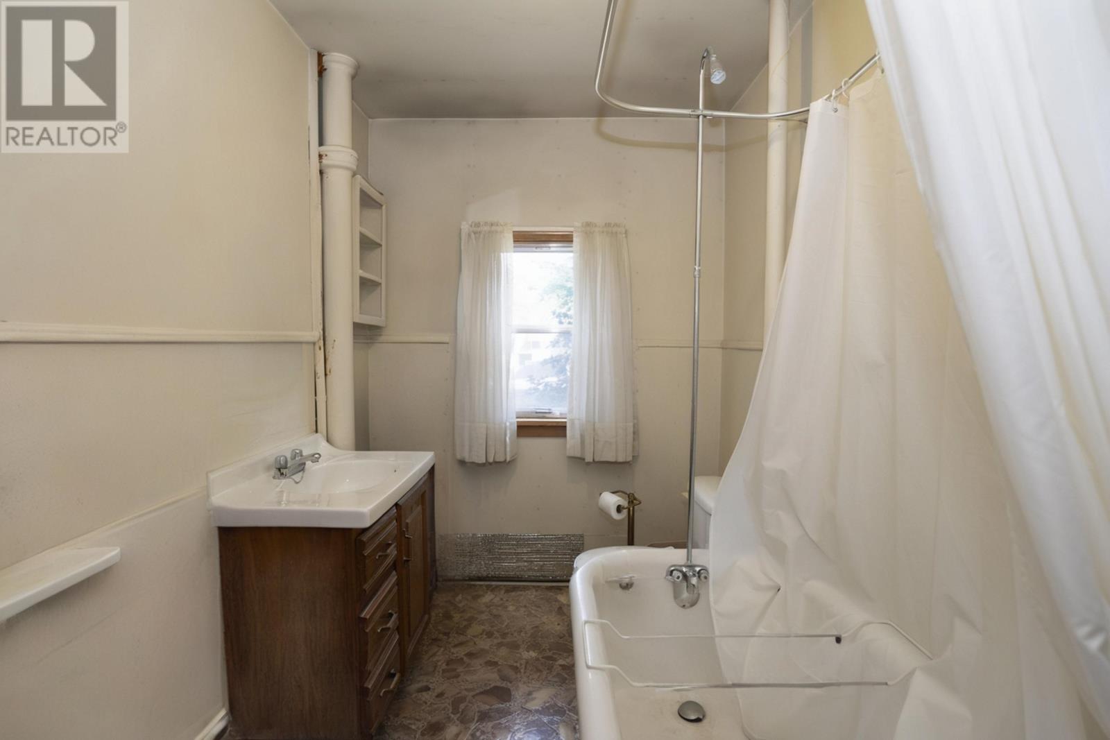 348 Ambrose ST - Image 18