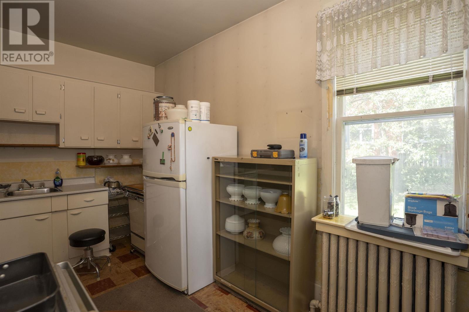 348 Ambrose ST - 35