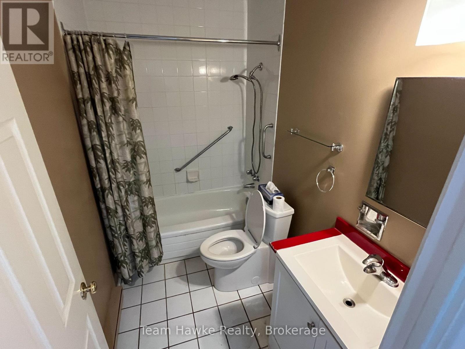 #72 696 KING STREET - 12