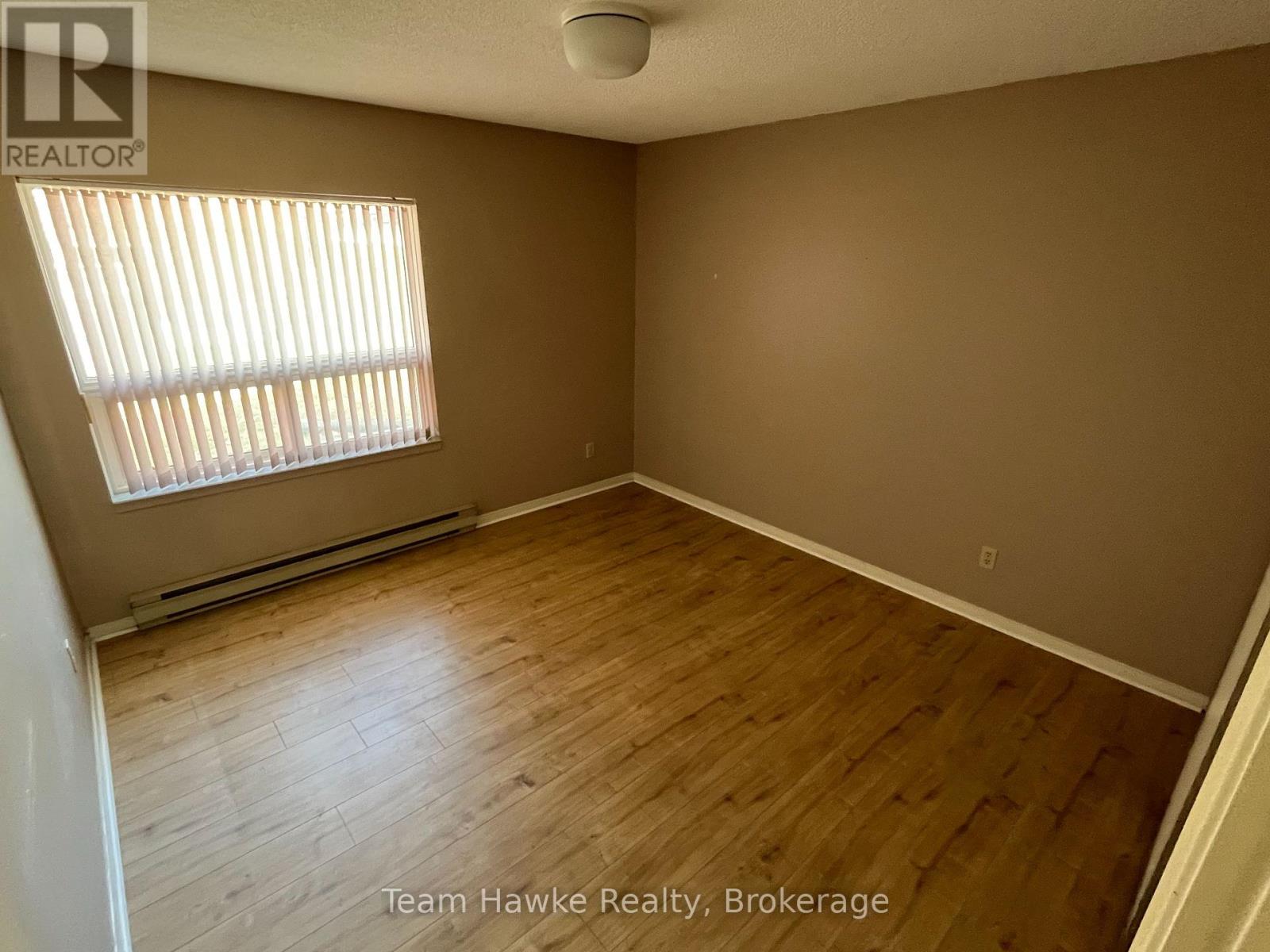 #72 696 KING STREET - Image 4