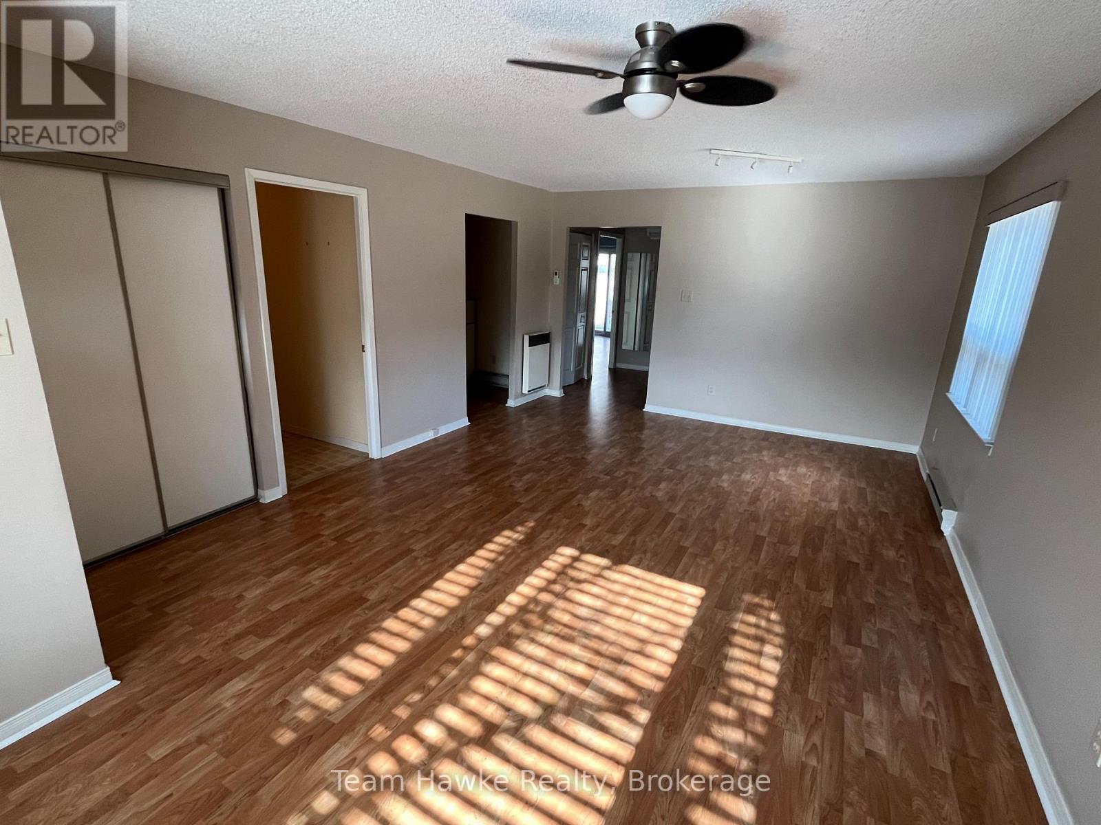 #72 696 KING STREET - 7