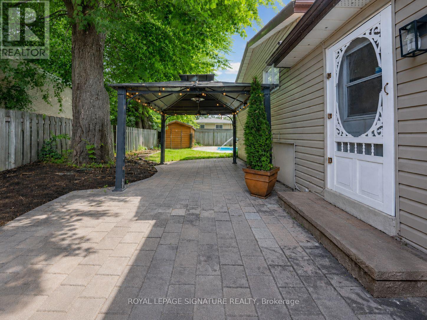 821 KROSNO BOULEVARD - Image 24