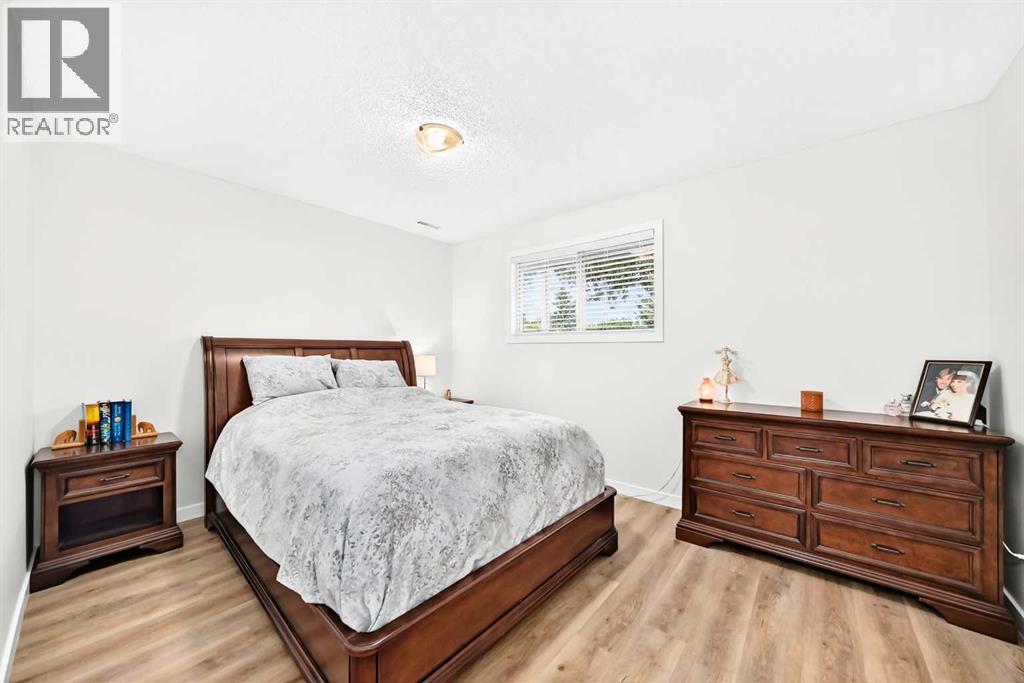 #B 109 Stanley Avenue - 24