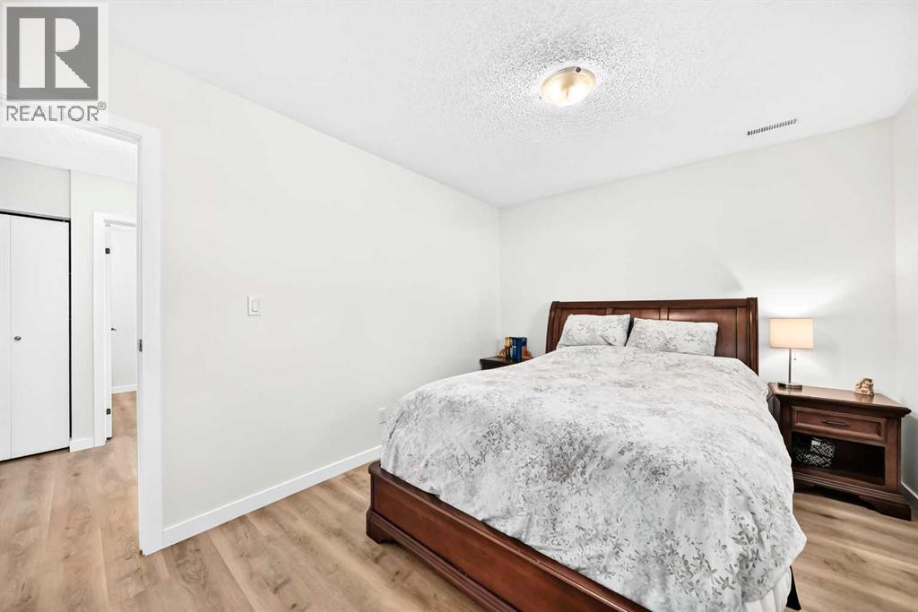 #B 109 Stanley Avenue - 25