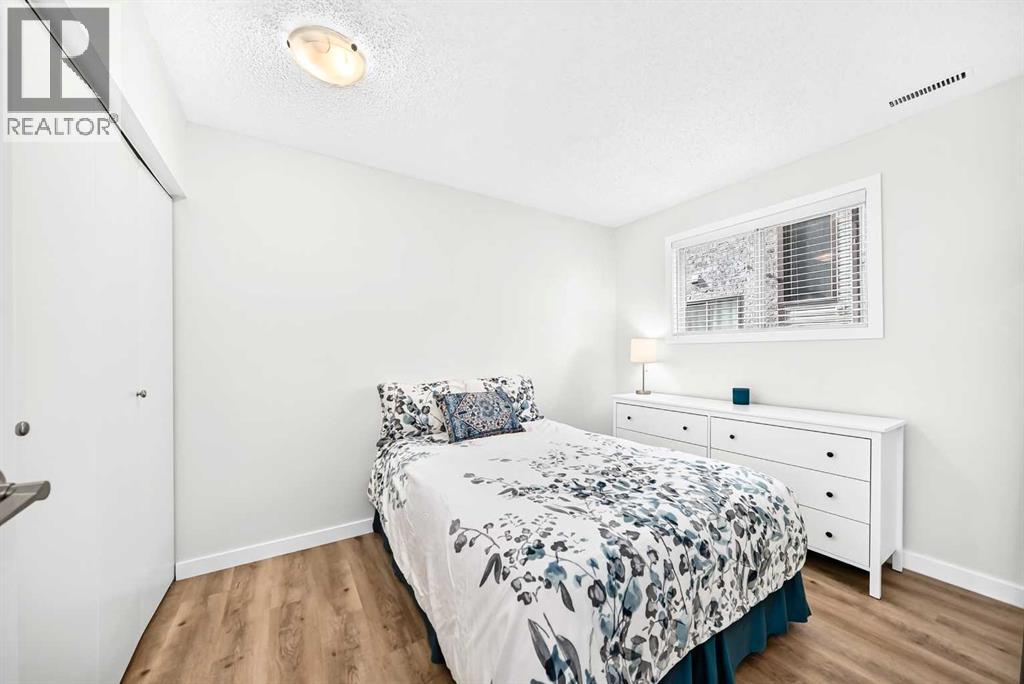 #B 109 Stanley Avenue - 30