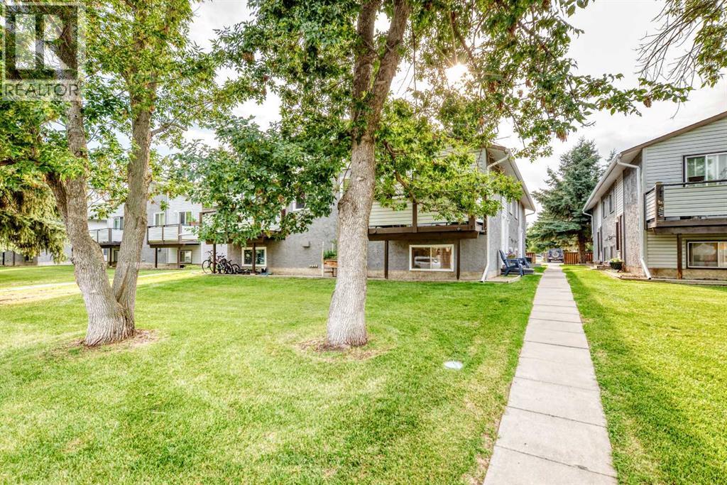 #B 109 Stanley Avenue - 42