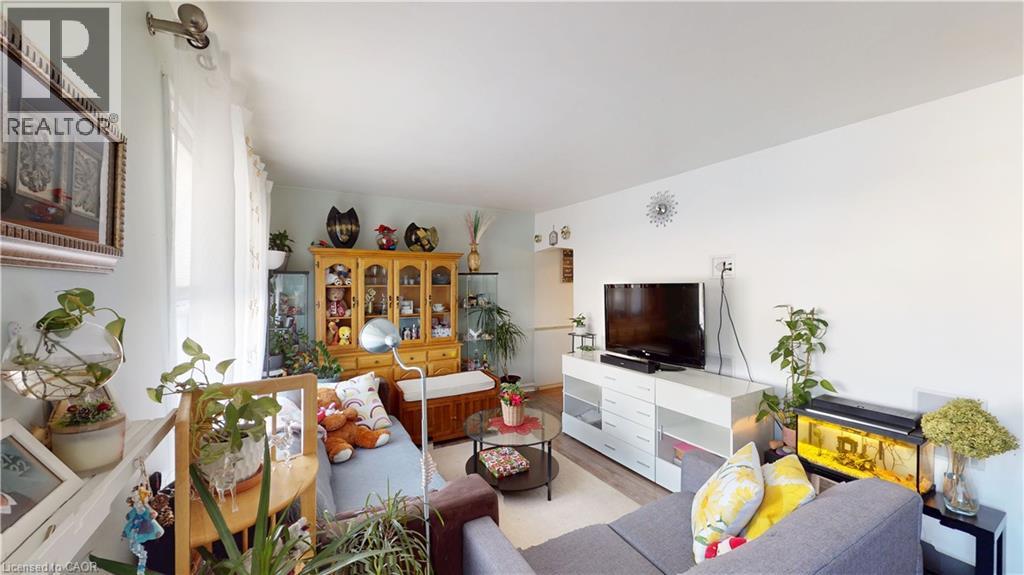 10 ARMSTRONG Avenue - Image 6