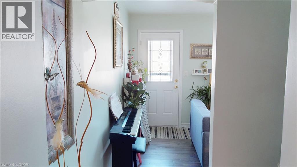 10 ARMSTRONG Avenue - 18