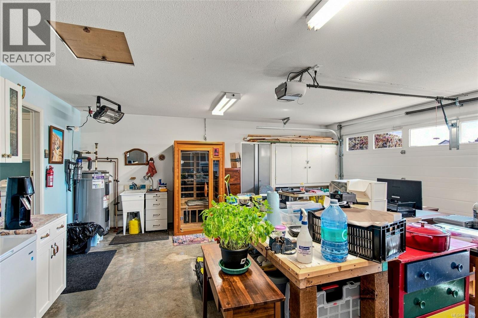 701 Ermineskin Ave, Parksville