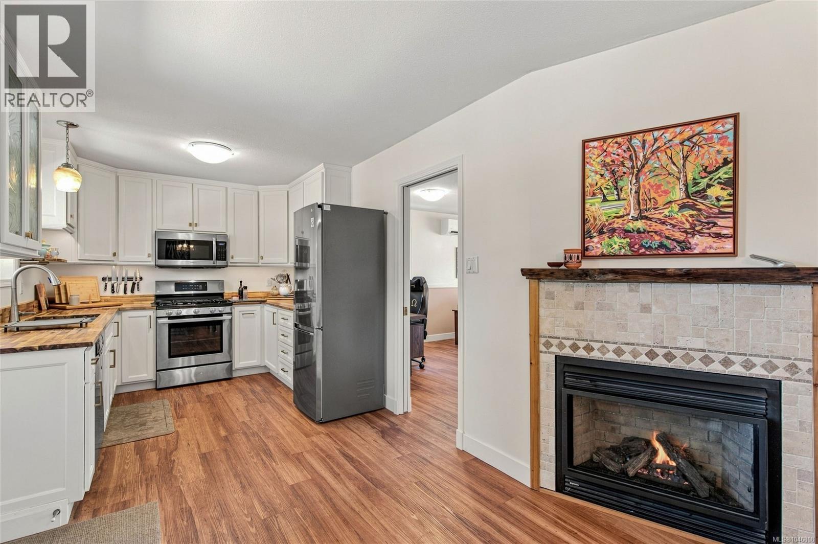 701 Ermineskin Ave, Parksville