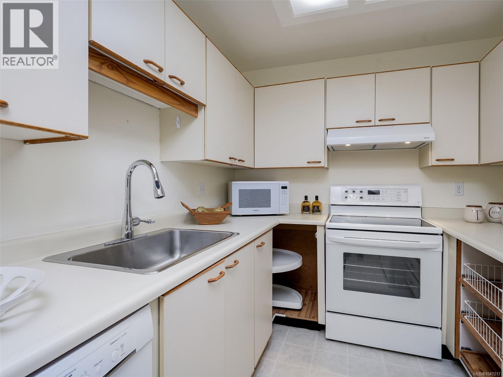 203 1120 Fairfield Road, Victoria
