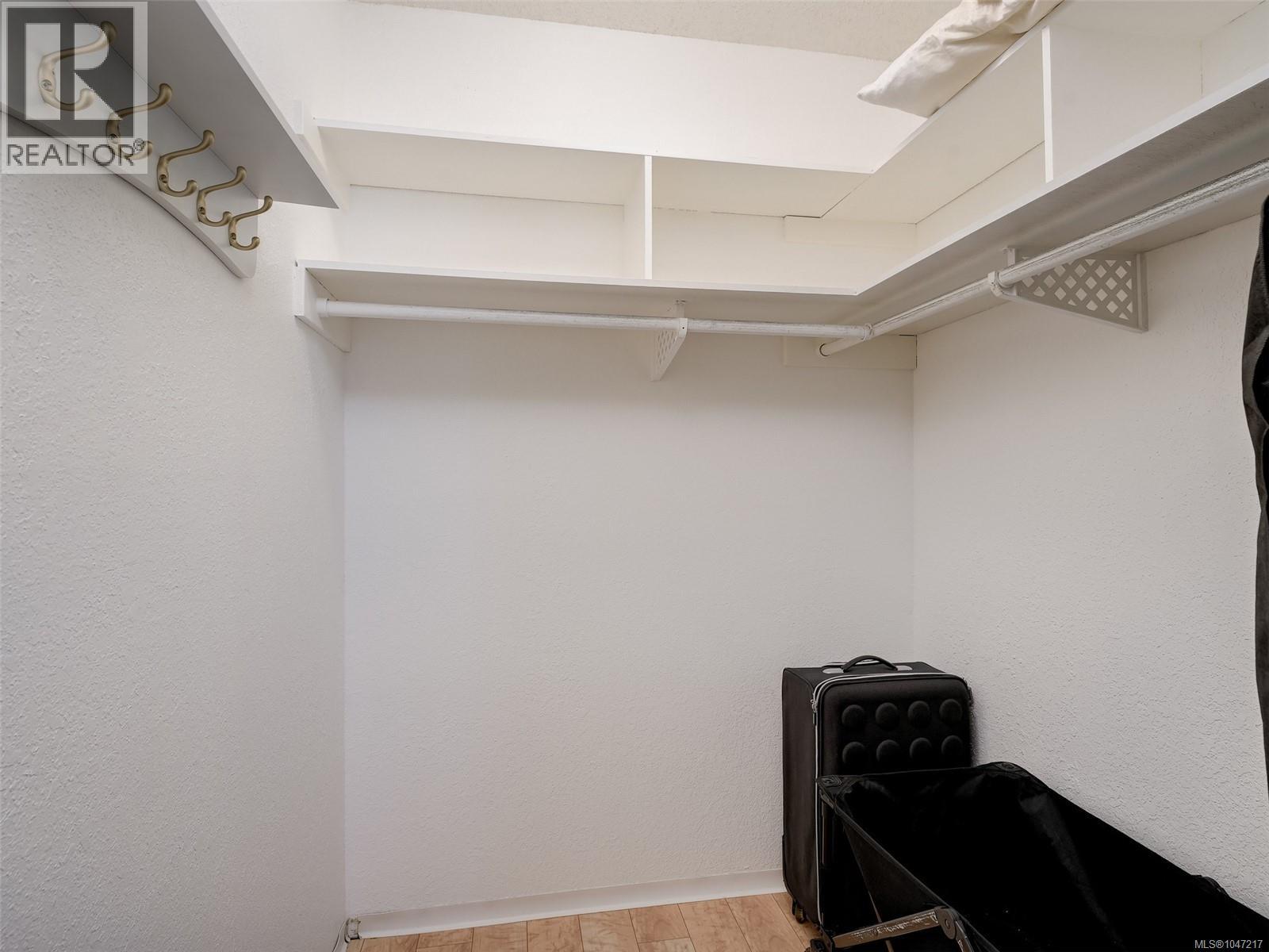 203 1120 Fairfield Road, Victoria