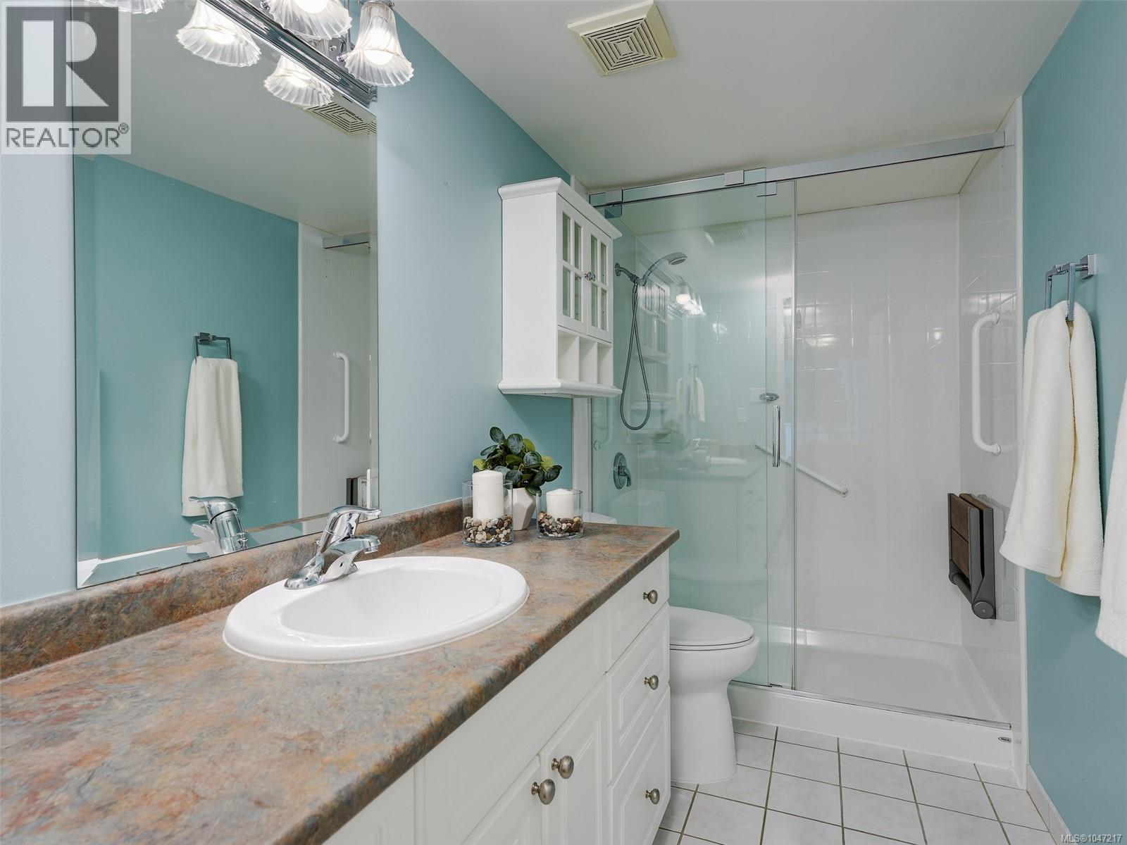 #203 1120 Fairfield Rd - 17