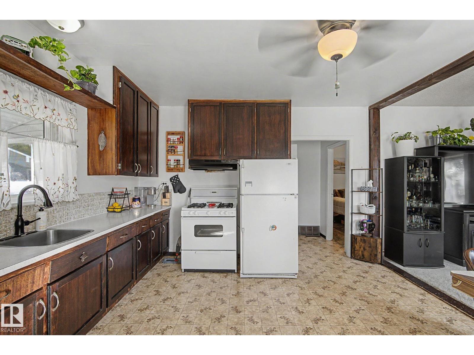 10112 102 Ave - Image 14