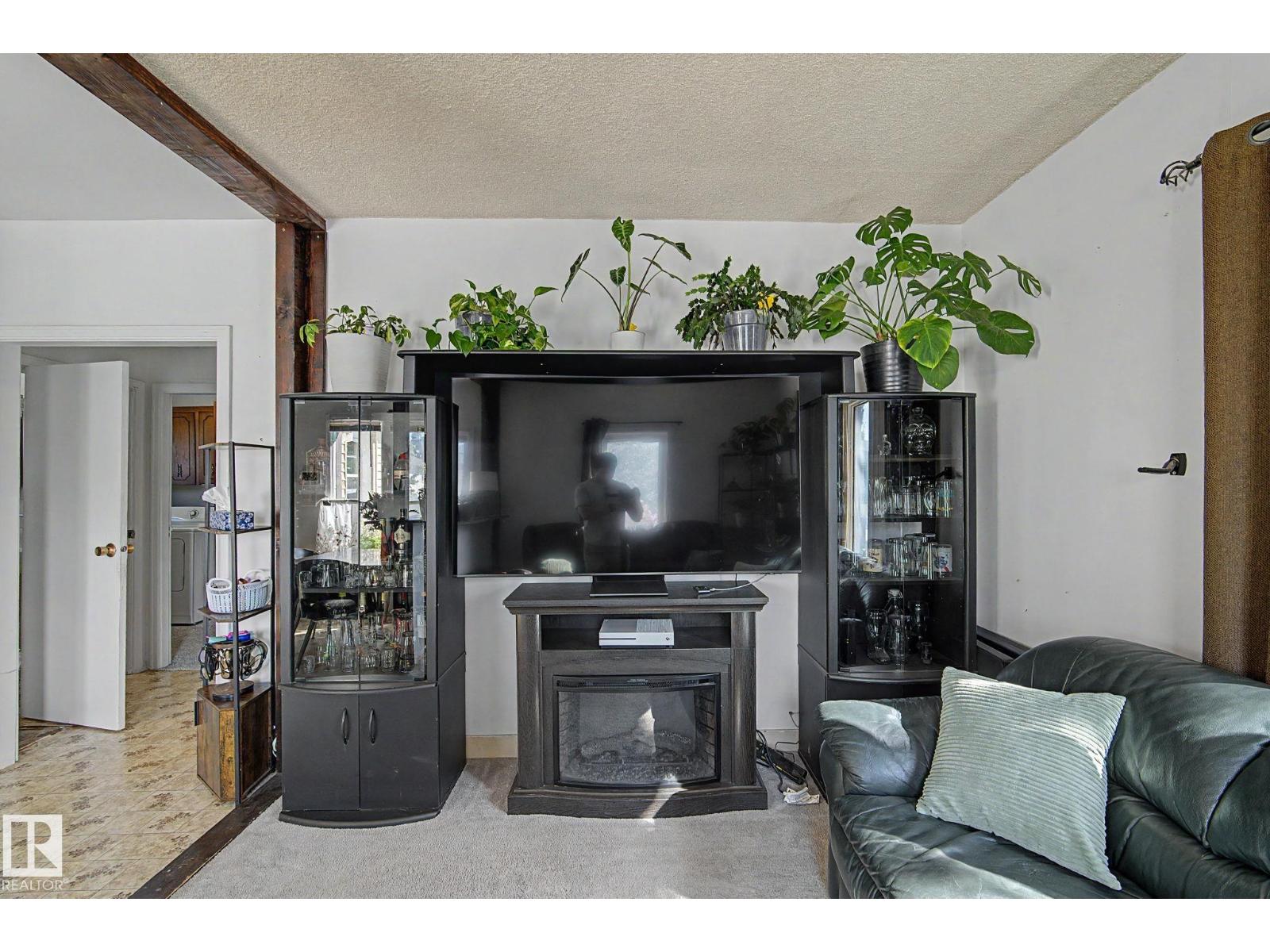 10112 102 Ave - Image 17