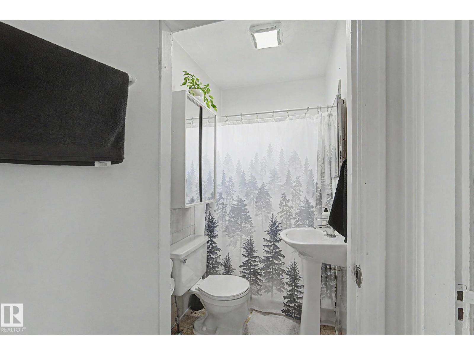 10112 102 Ave - Image 24