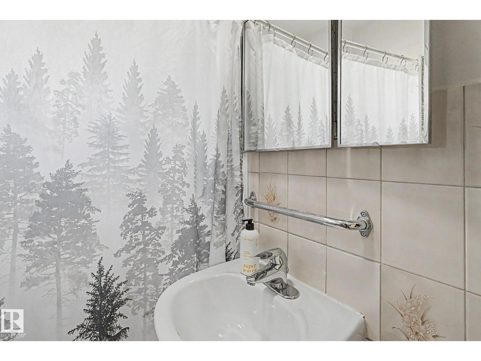 10112 102 Ave - Image 25