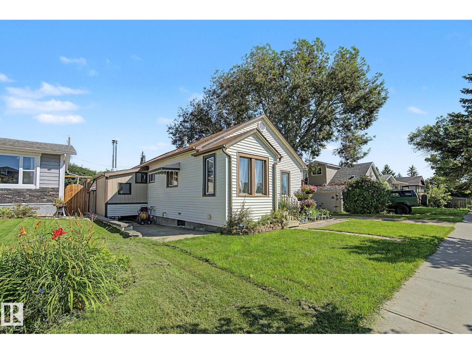 10112 102 Ave - 3