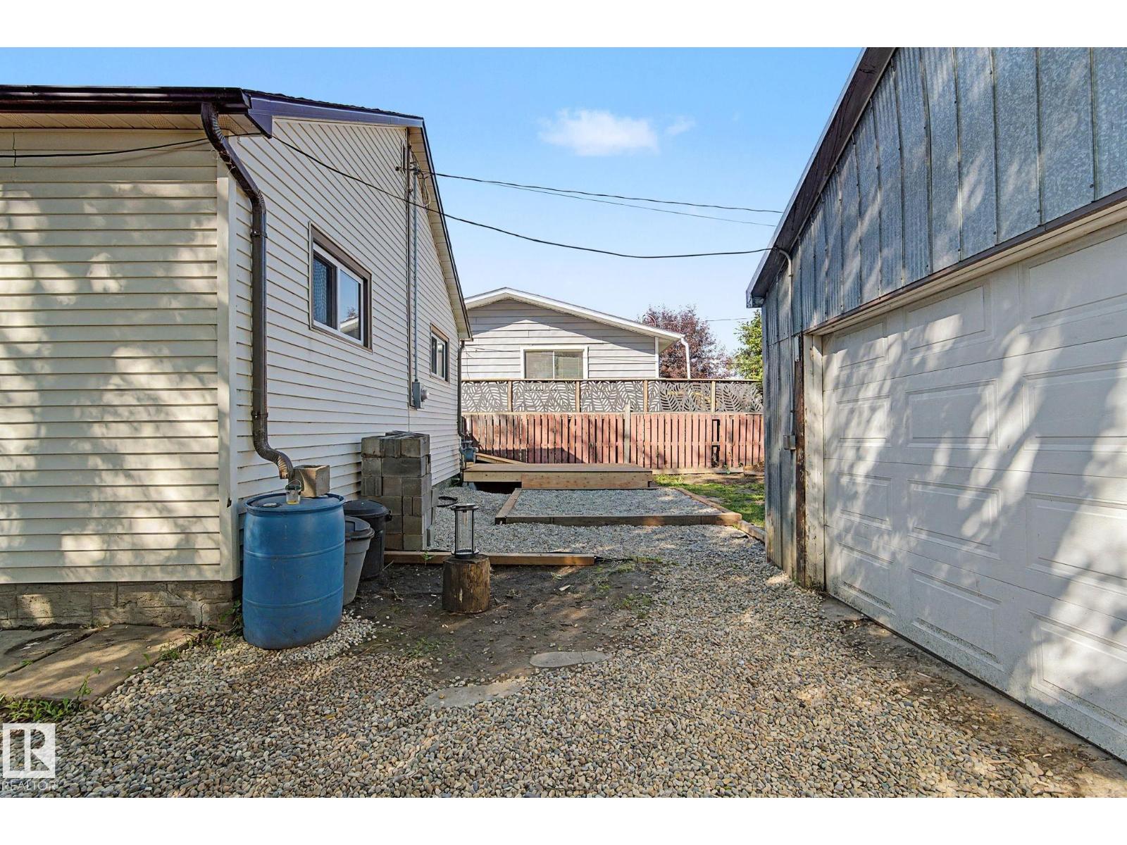 10112 102 Ave - Image 37