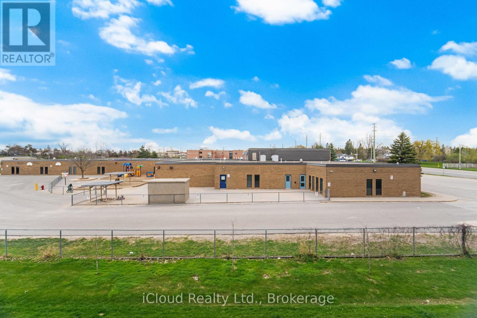 #208 295 CUNDLES ROAD E - 32