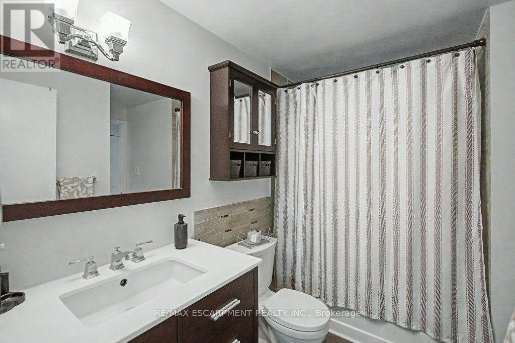 #164 2050 UPPER MIDDLE ROAD - 25