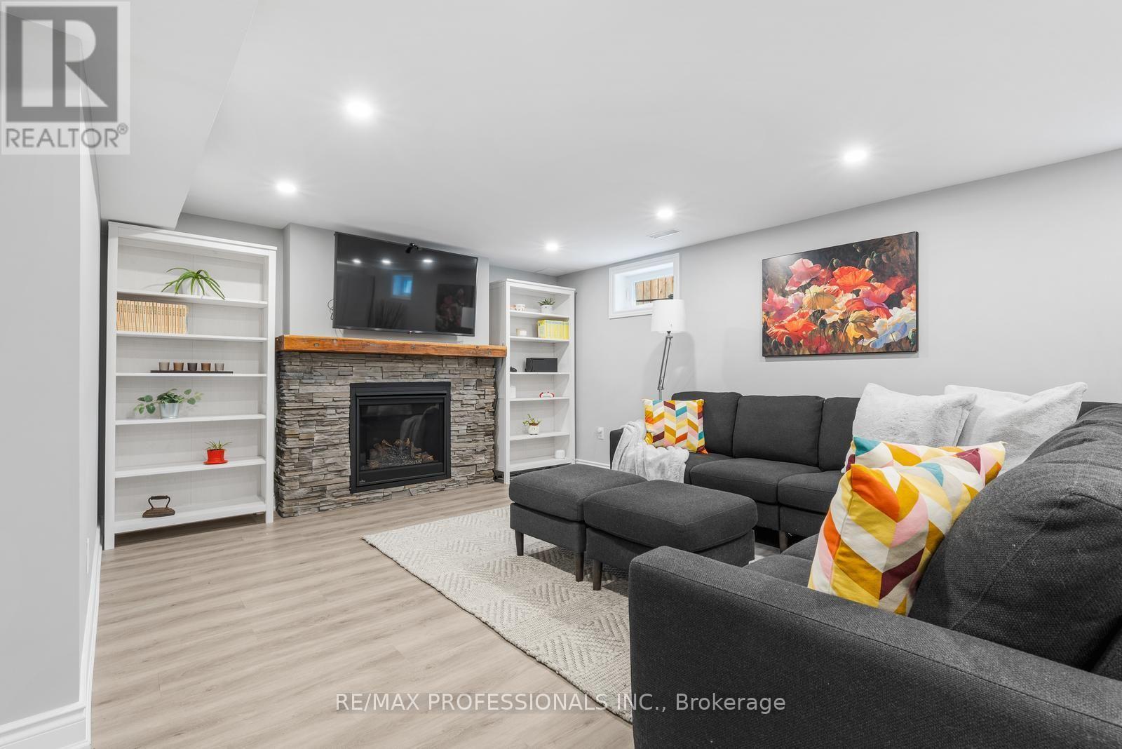 20 HOLLISTER ROAD - 27