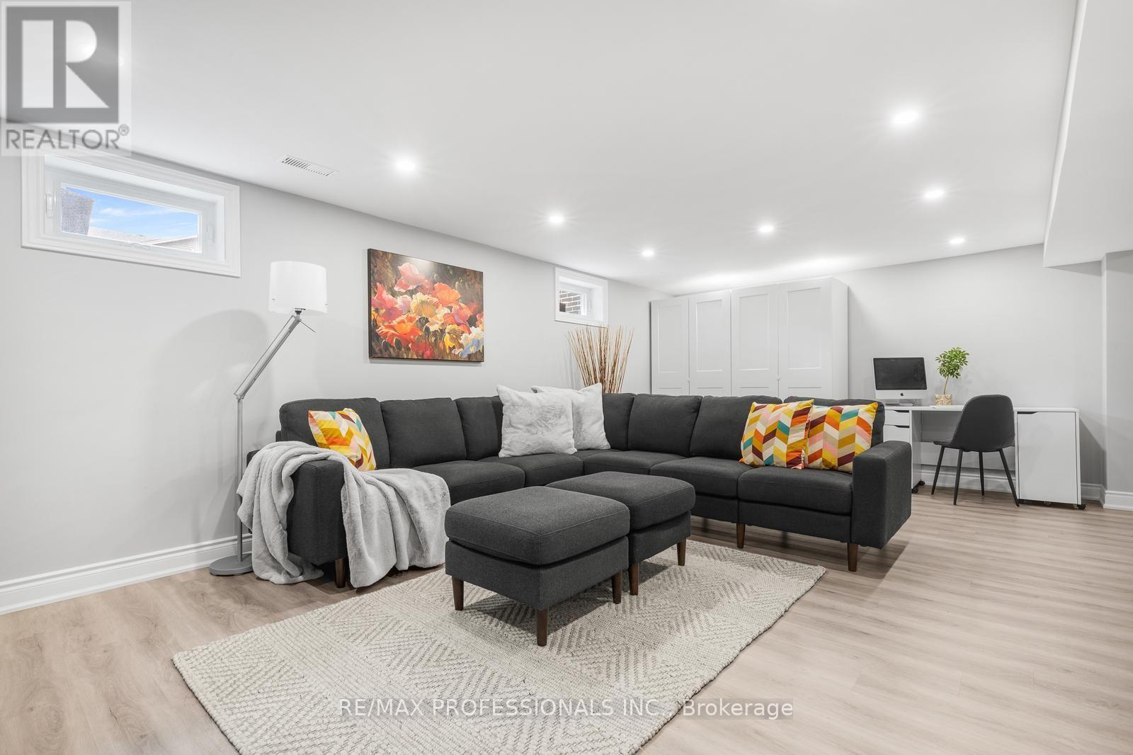 20 HOLLISTER ROAD - 28