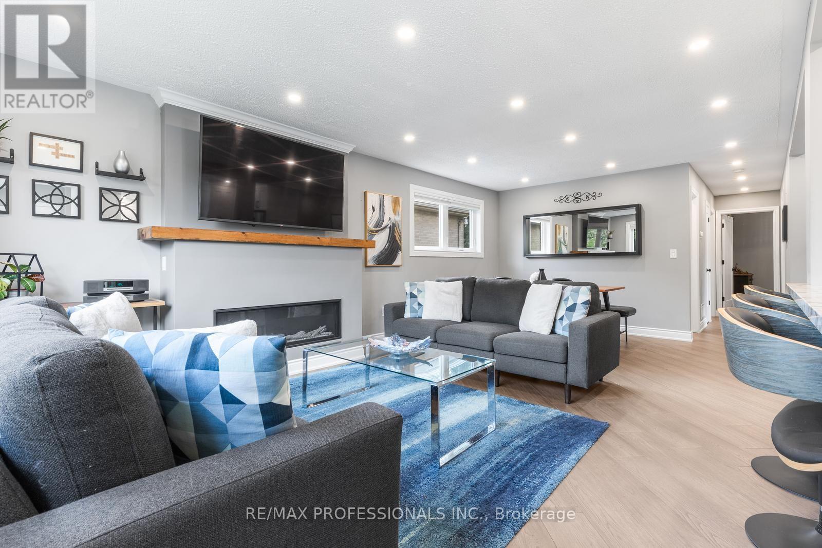 20 HOLLISTER ROAD - 7