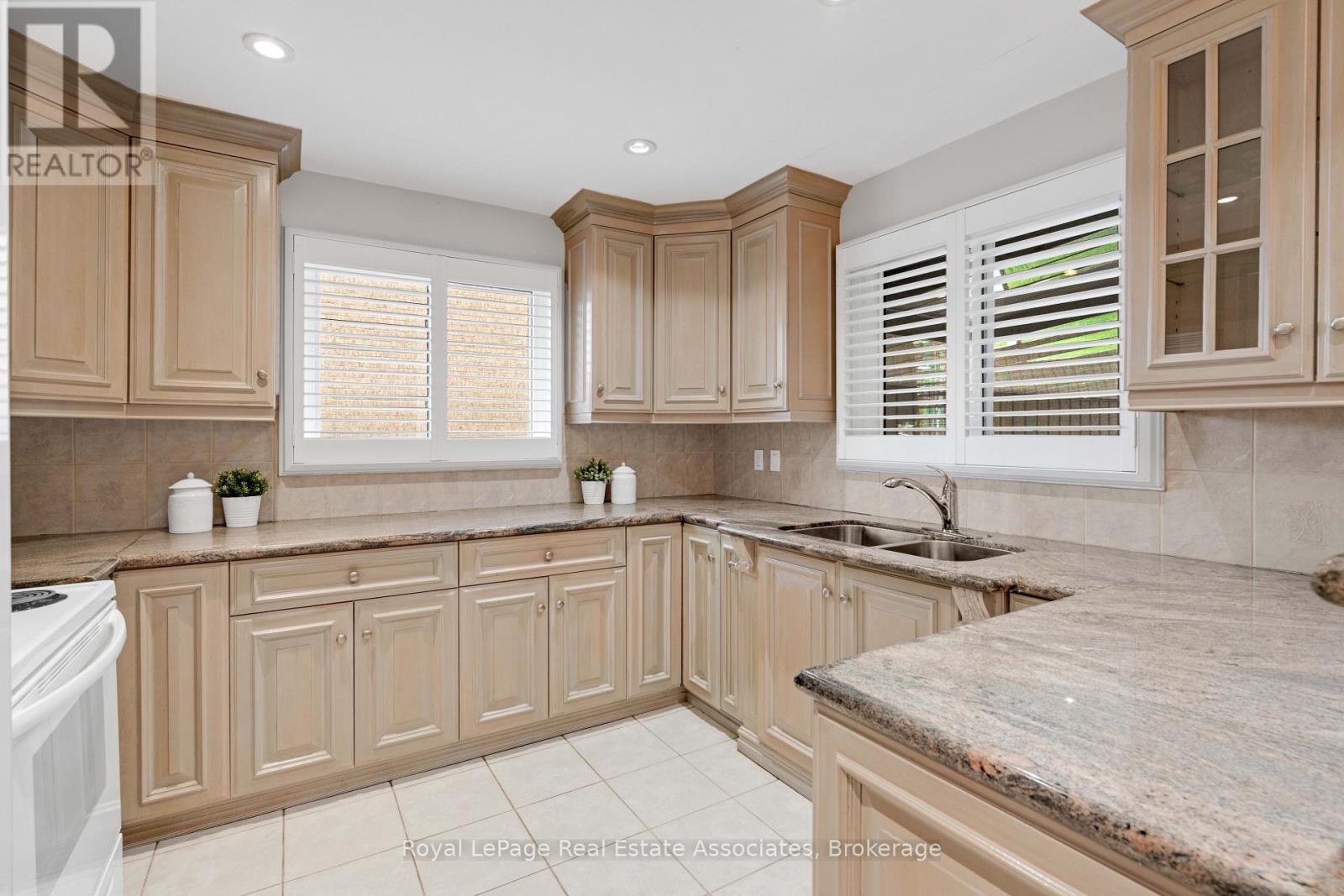 2535 PRIVET CRESCENT - 13
