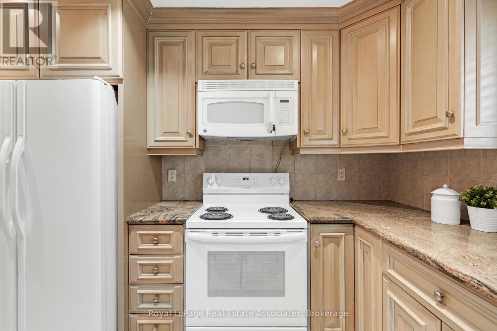 2535 PRIVET CRESCENT - 14