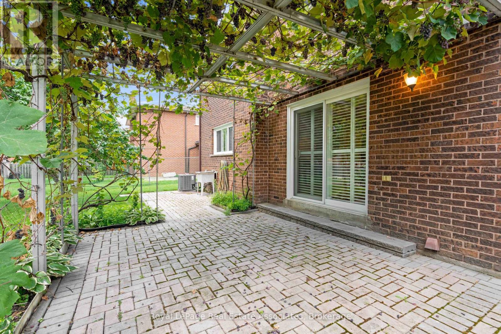 2535 PRIVET CRESCENT - Image 29