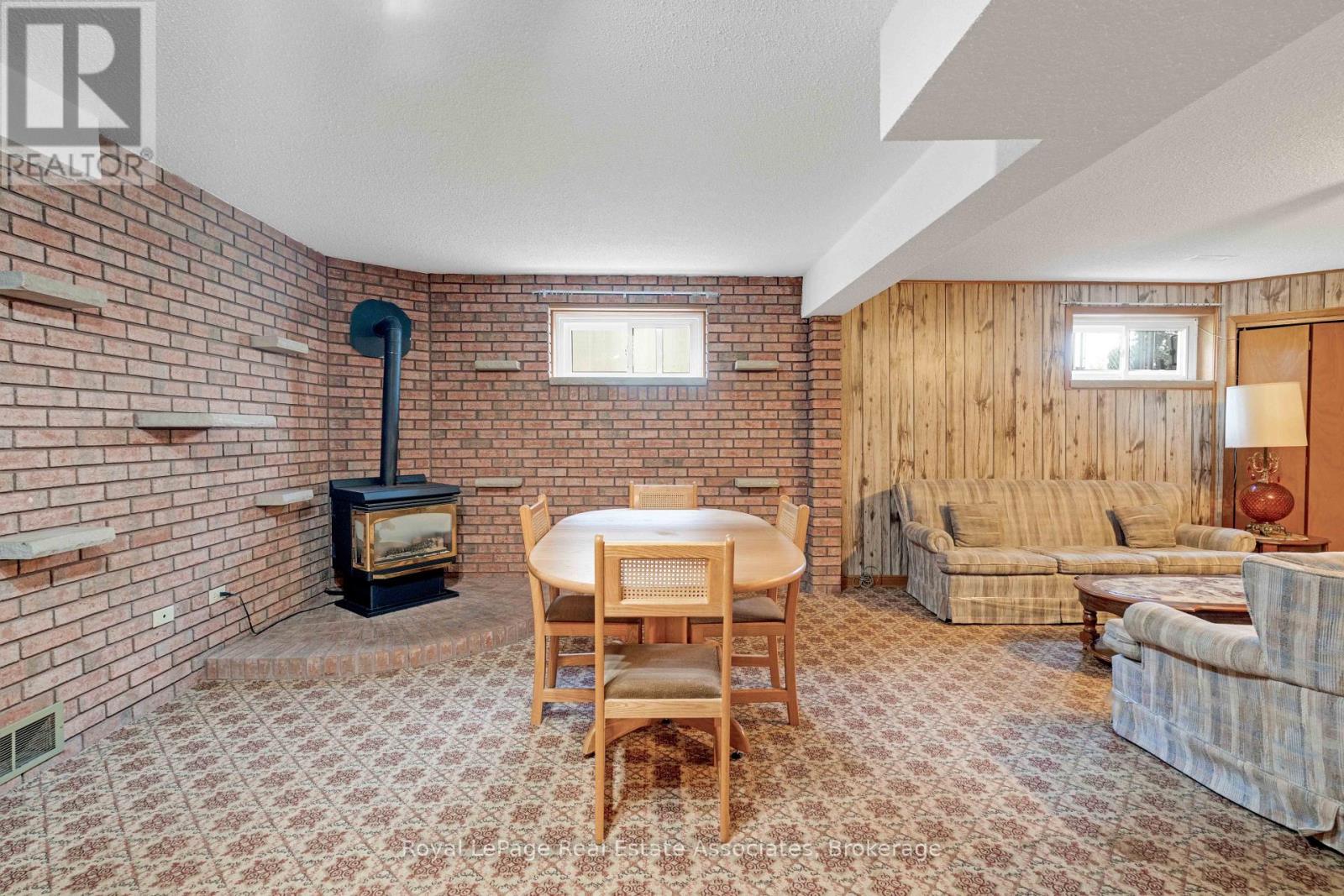 2535 PRIVET CRESCENT - 40