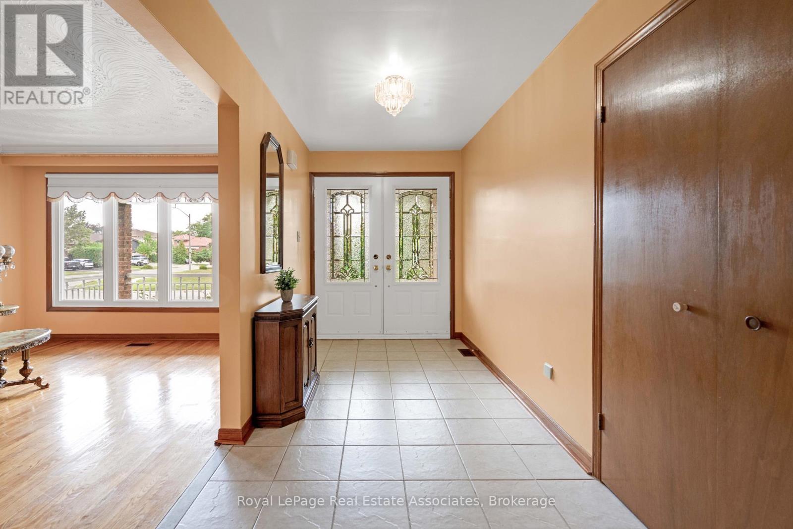2535 PRIVET CRESCENT - 6