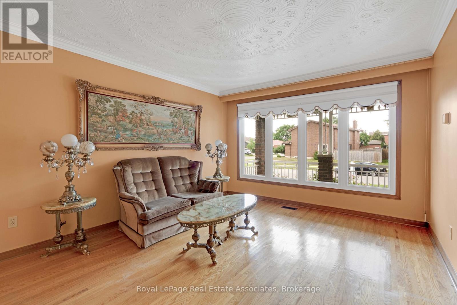 2535 PRIVET CRESCENT - 8