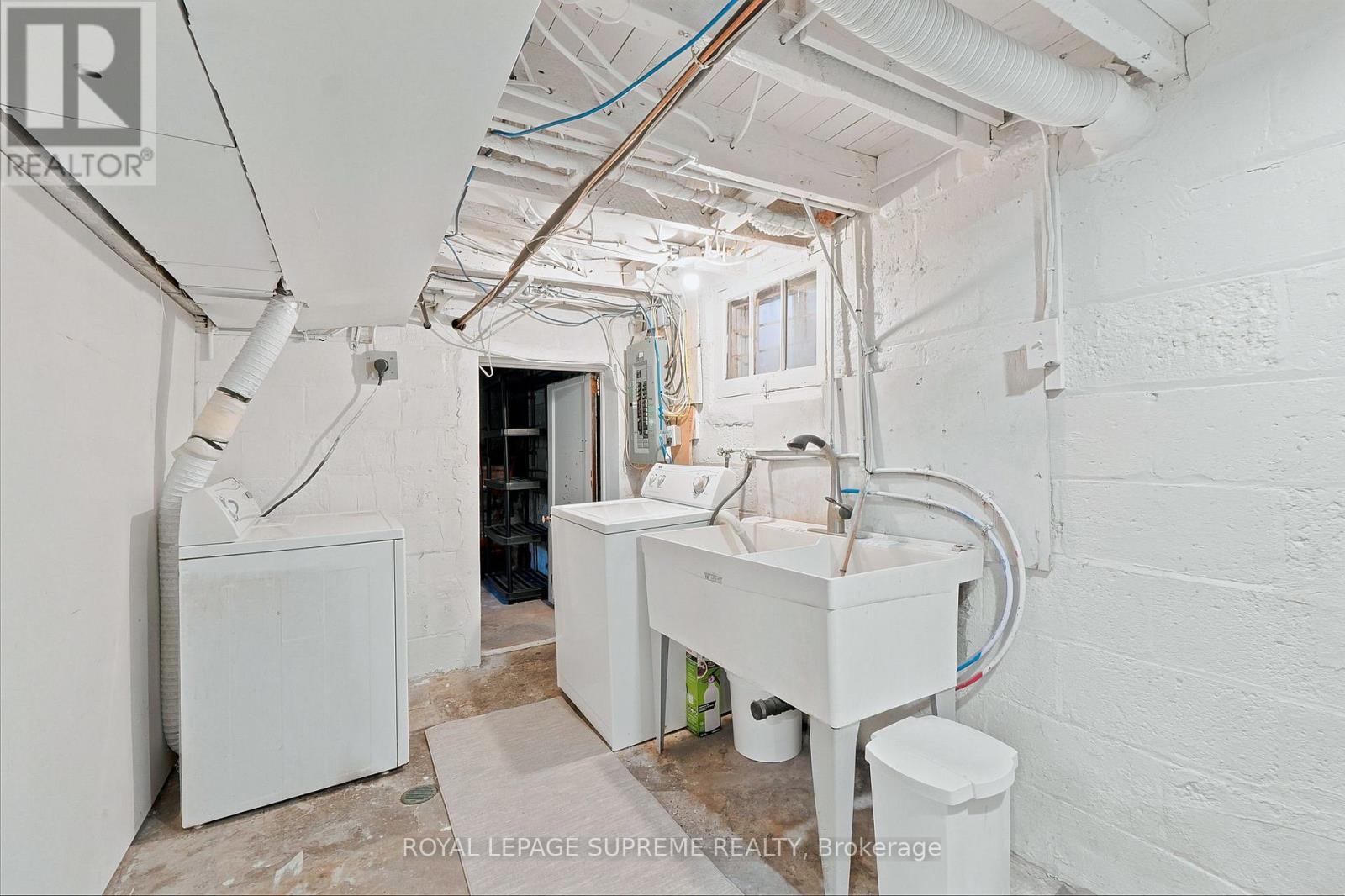395 MCROBERTS AVENUE - Image 29