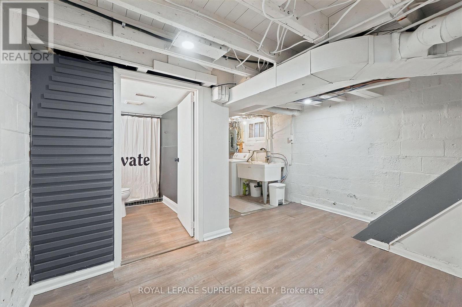 395 MCROBERTS AVENUE - Image 32