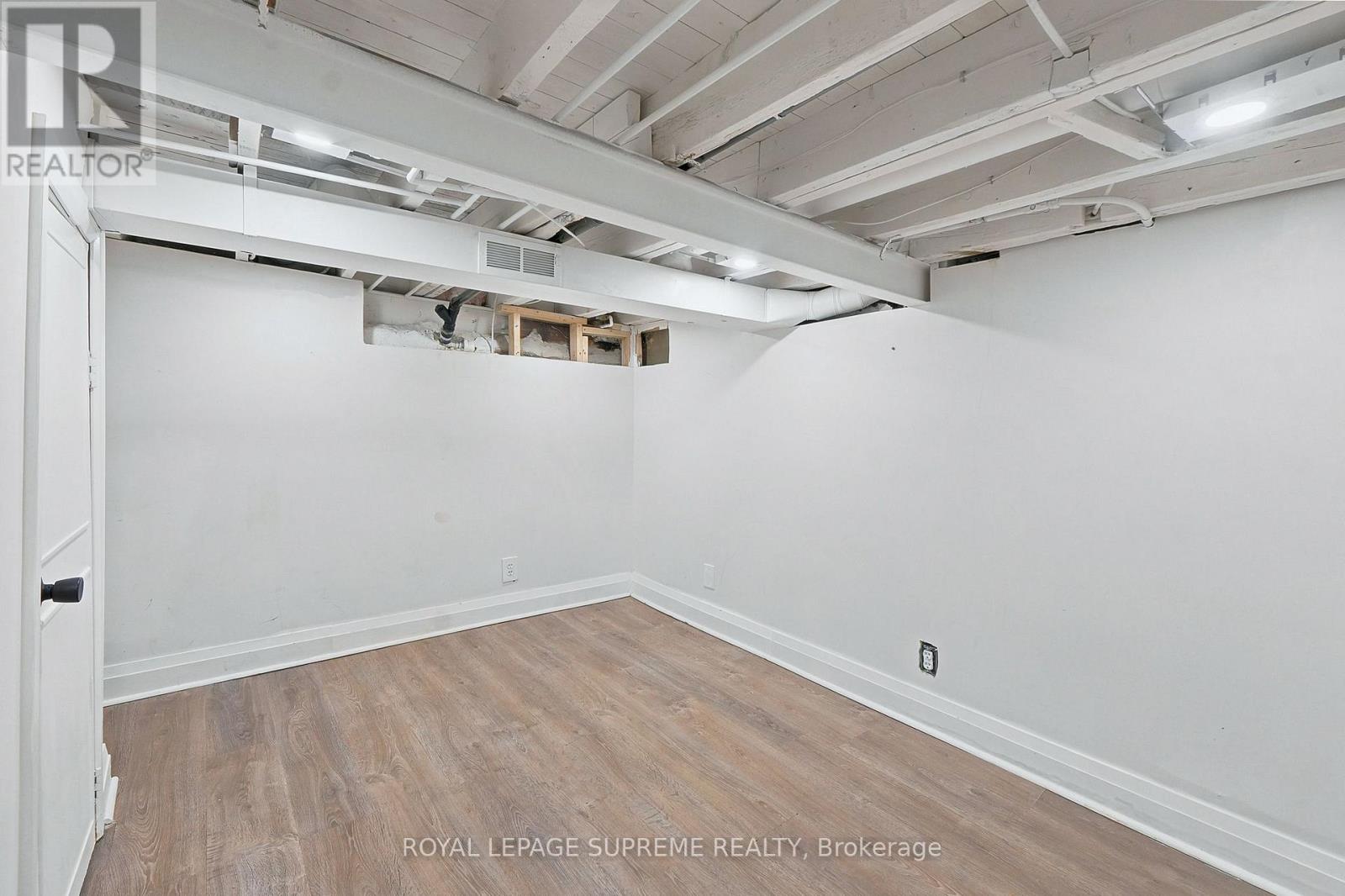 395 MCROBERTS AVENUE - Image 33