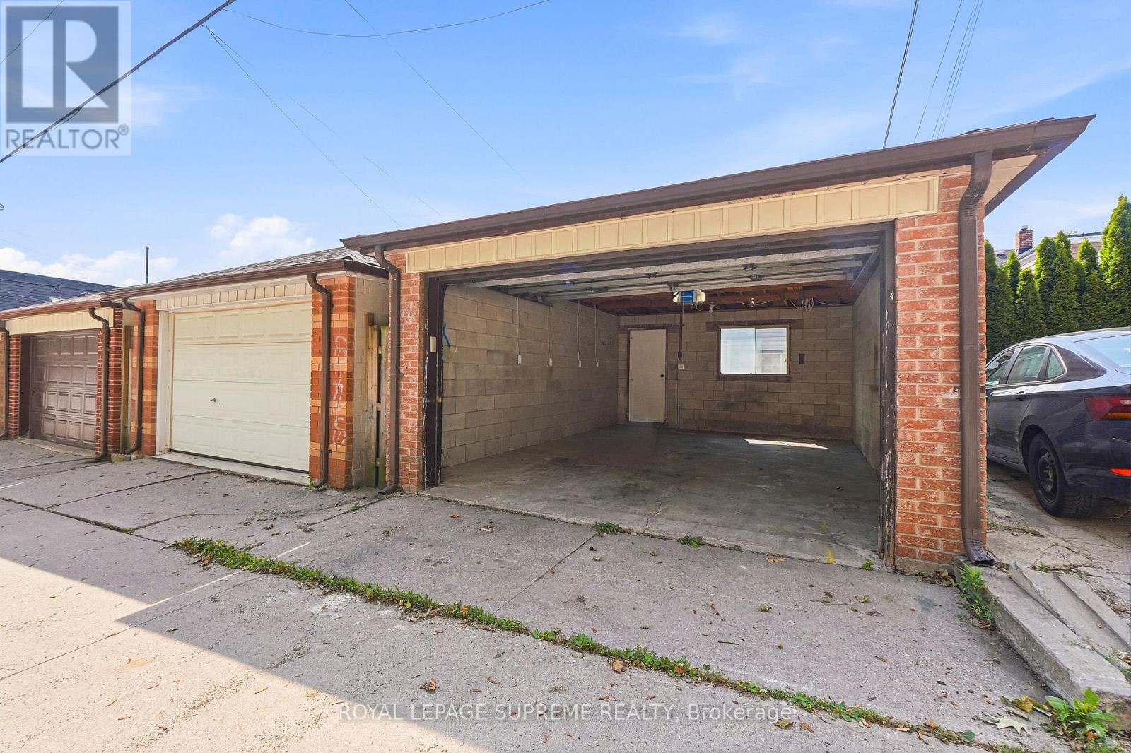 395 MCROBERTS AVENUE - 42