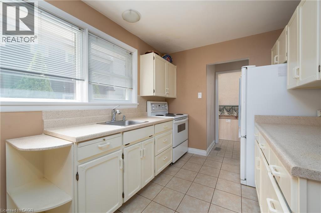 1304 AVON Crescent - 13