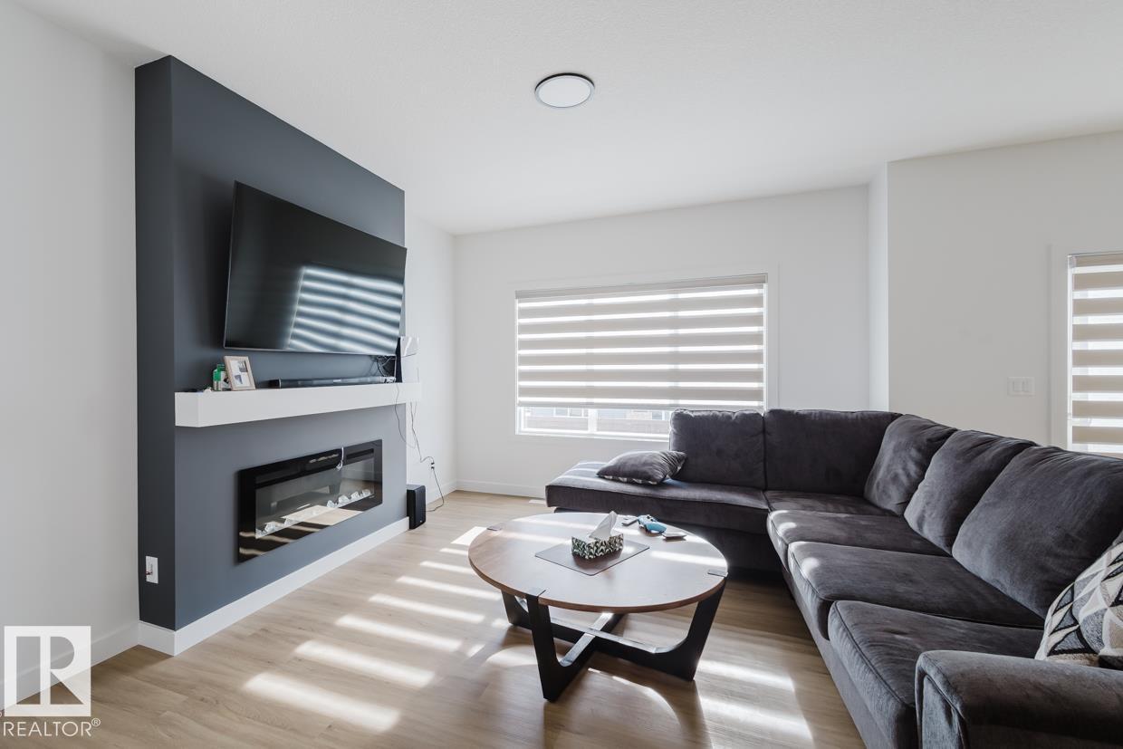 6411 27 AV SW - 17