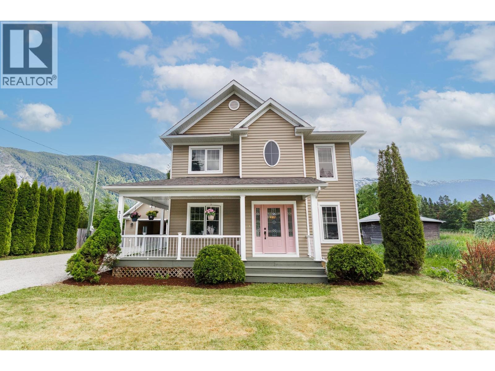 3561 COTTONWOOD CRESCENT - 1