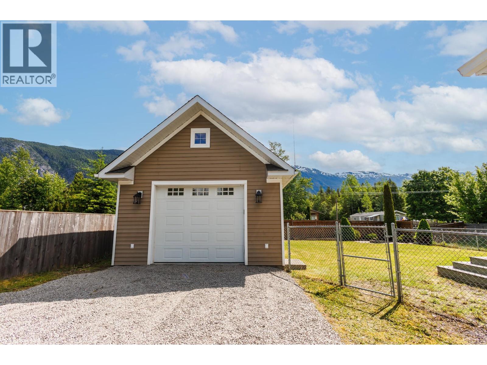3561 COTTONWOOD Crescent, Terrace