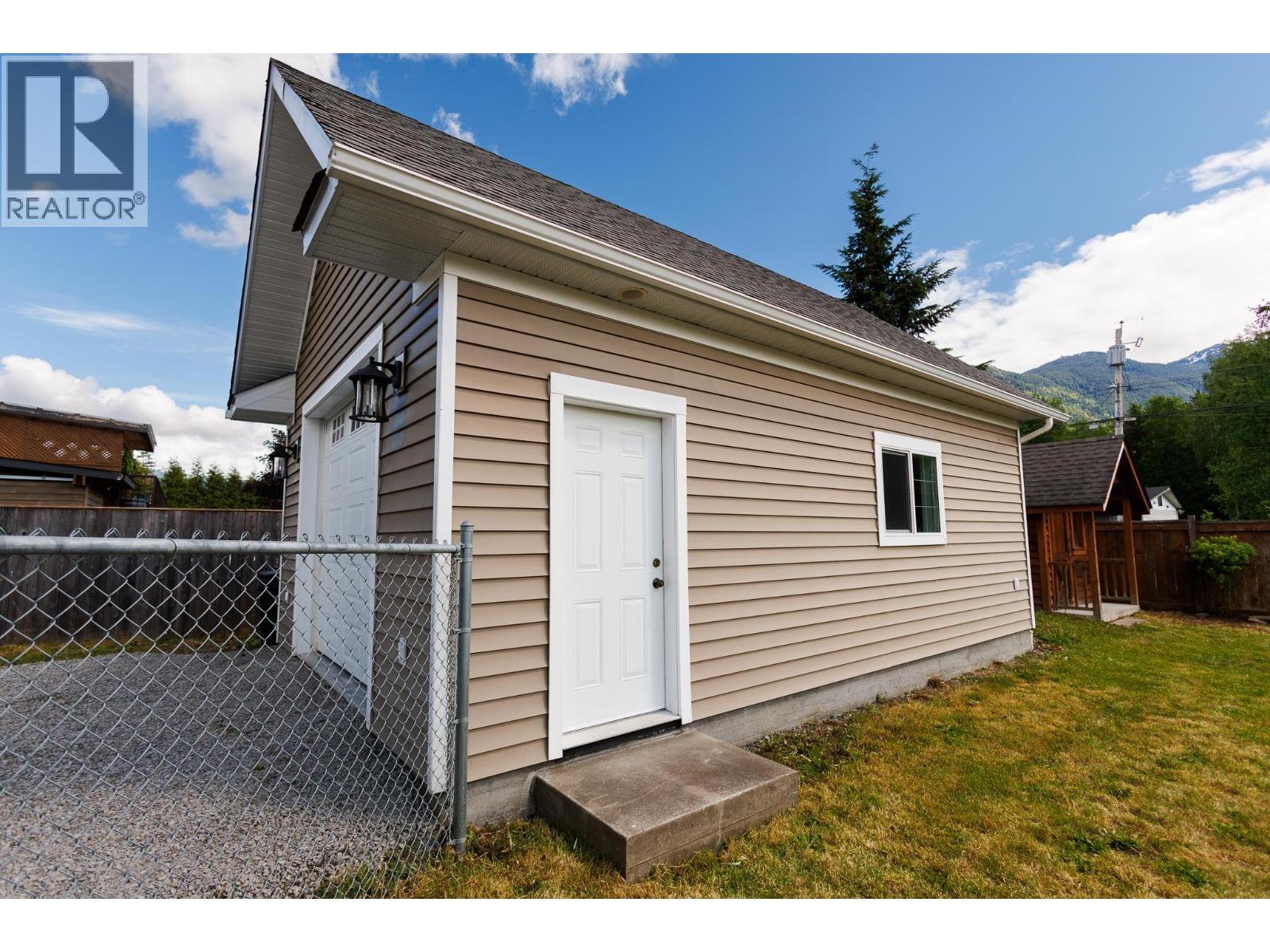 3561 COTTONWOOD Crescent, Terrace