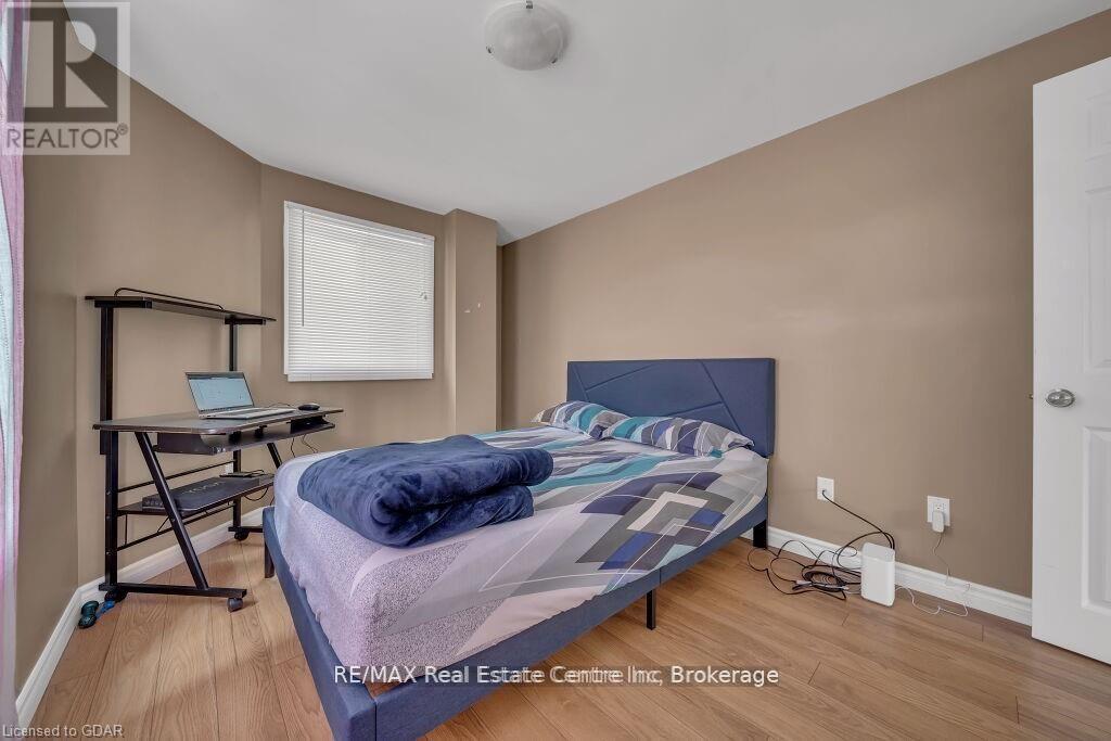 61 MOFFATT LANE - 22