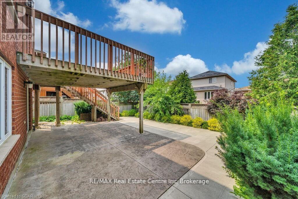 61 MOFFATT LANE - 27